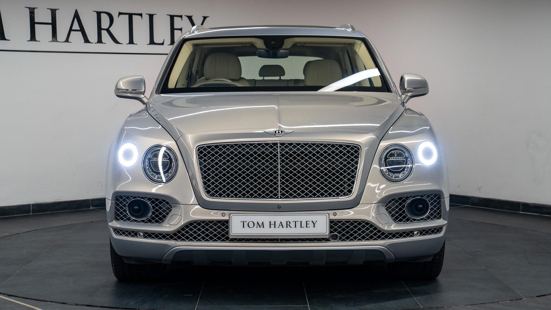 Bentley Bentayga Photo 2e802876-cff1-472b-bda8-94263d83c28b.jpg