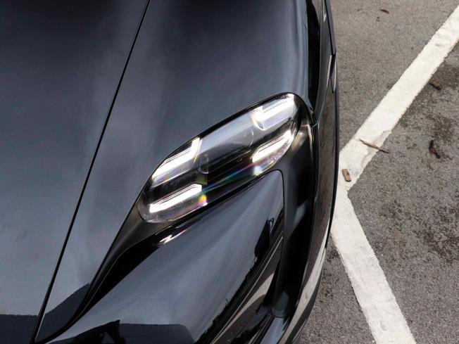 PORSCHE Taycan Photo 10