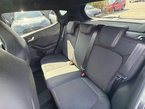 Ford FIESTA Photo 33