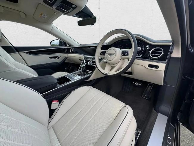 BENTLEY Flying Spur Photo 16
