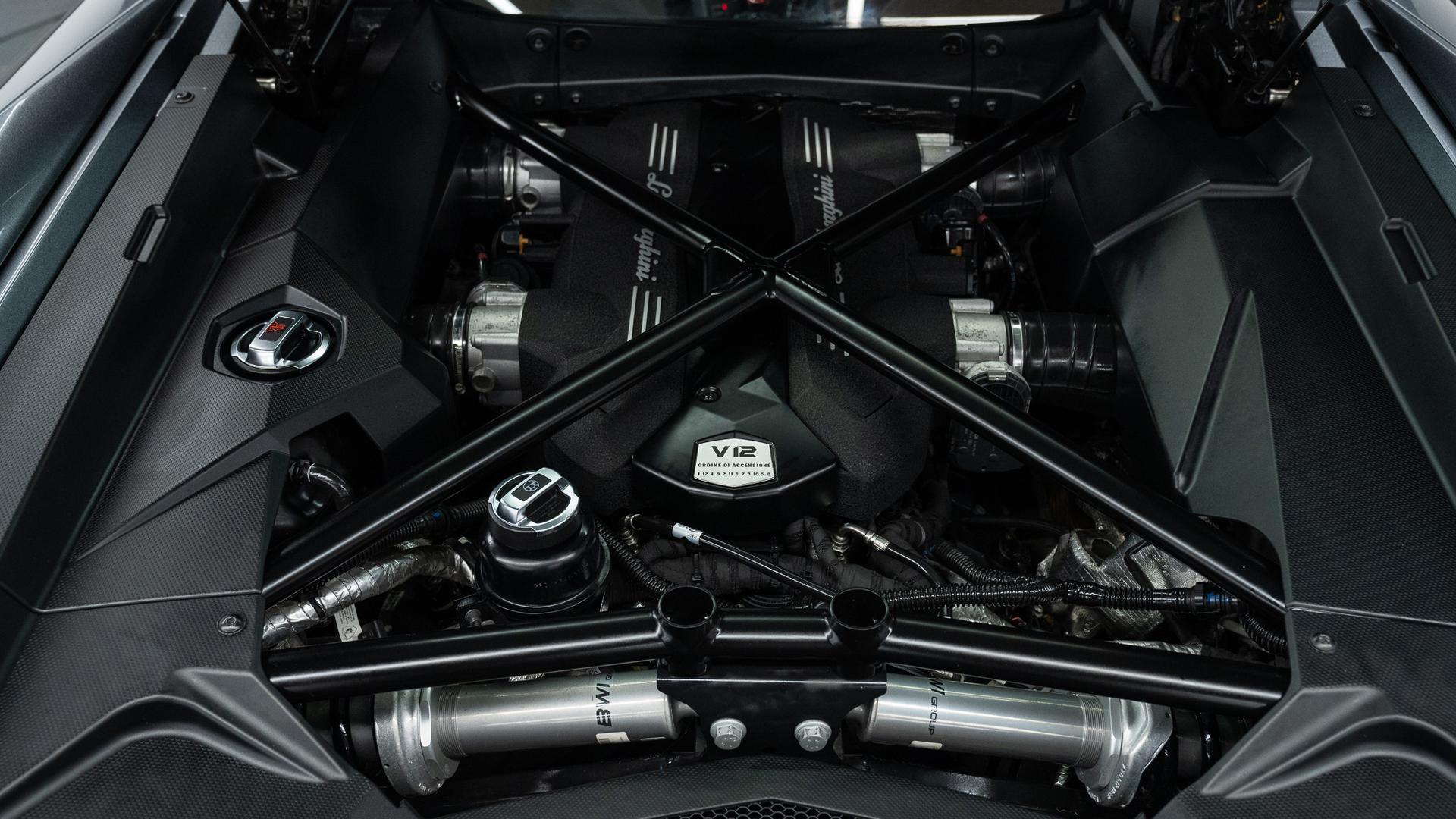 LAMBORGHINI Aventador Photo 2ec1f46e-28a9-41b8-be10-929634b902f9.jpg