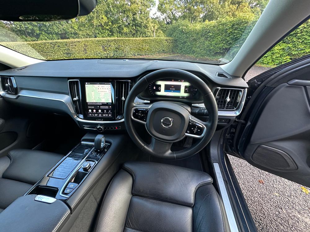 Used Volvo V60 CP72VMO 36