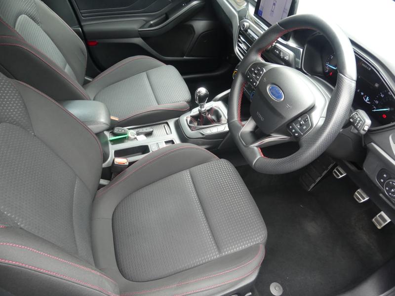 Ford Focus Photo 2eca025a-65f8-47a2-a776-77fcb1b7f3a1.jpg