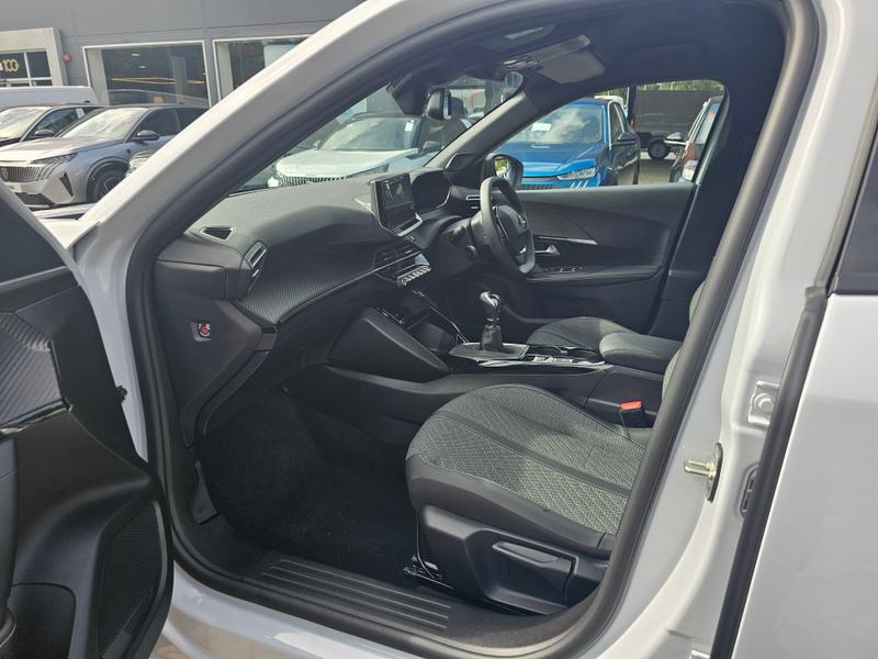 2025 75 PEUGEOT 2008