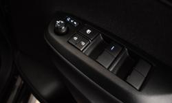 MAZDA 2 Hybrid Photo 16
