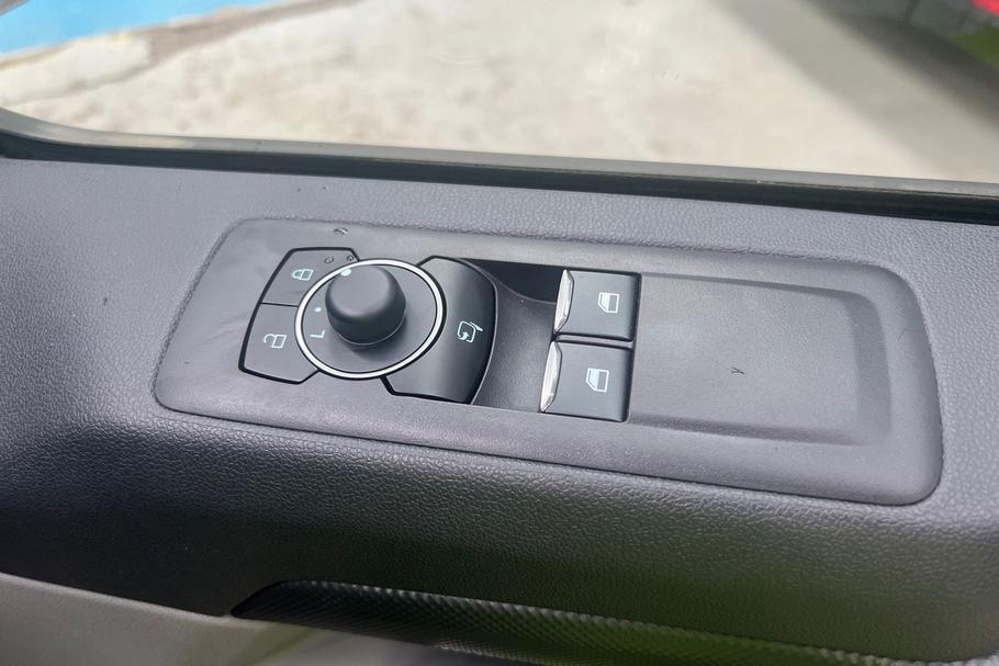 Used Ford TRANSIT CUSTOM LL75RVK 30