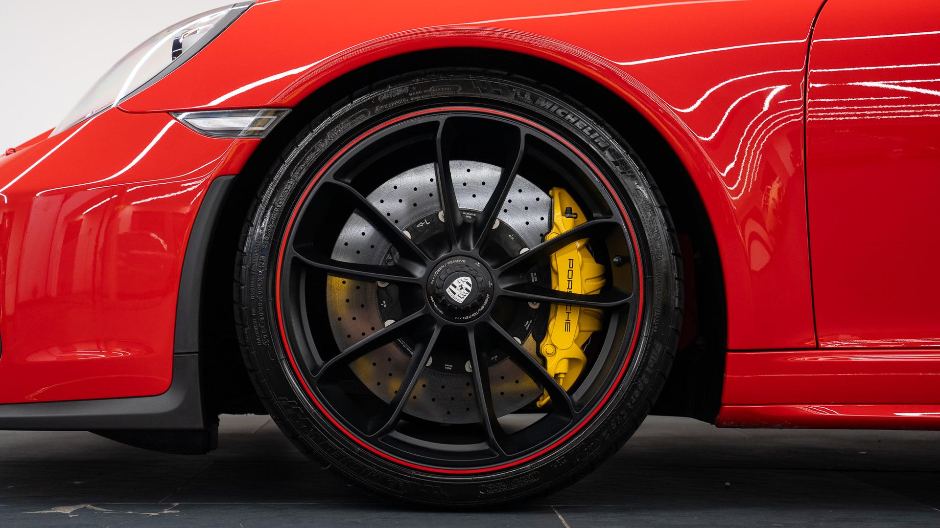 Porsche 911 Photo 2ef57196-1426-49b3-9ddd-5f593c42ad68.jpg