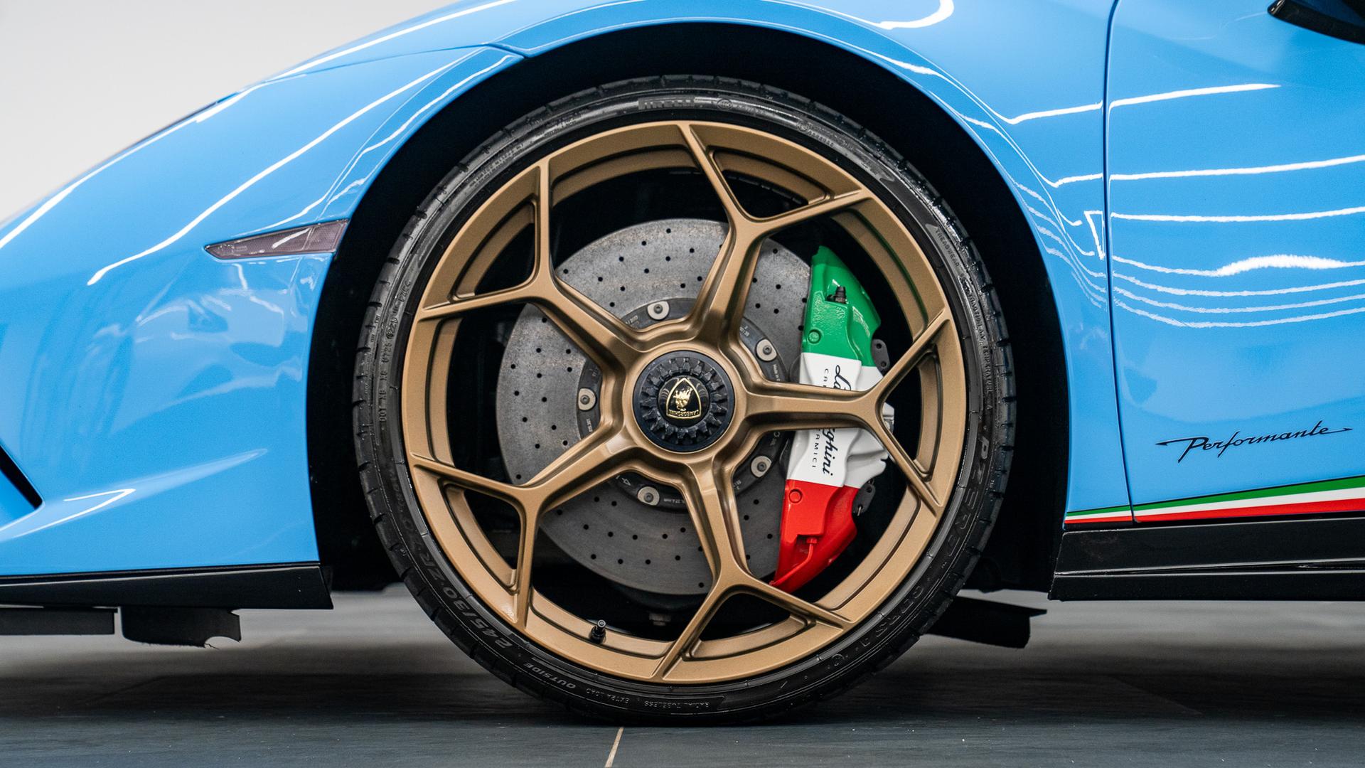 LAMBORGHINI Huracan Photo 2f146939-d896-4ee1-a7bf-938c796ba1d1.jpg