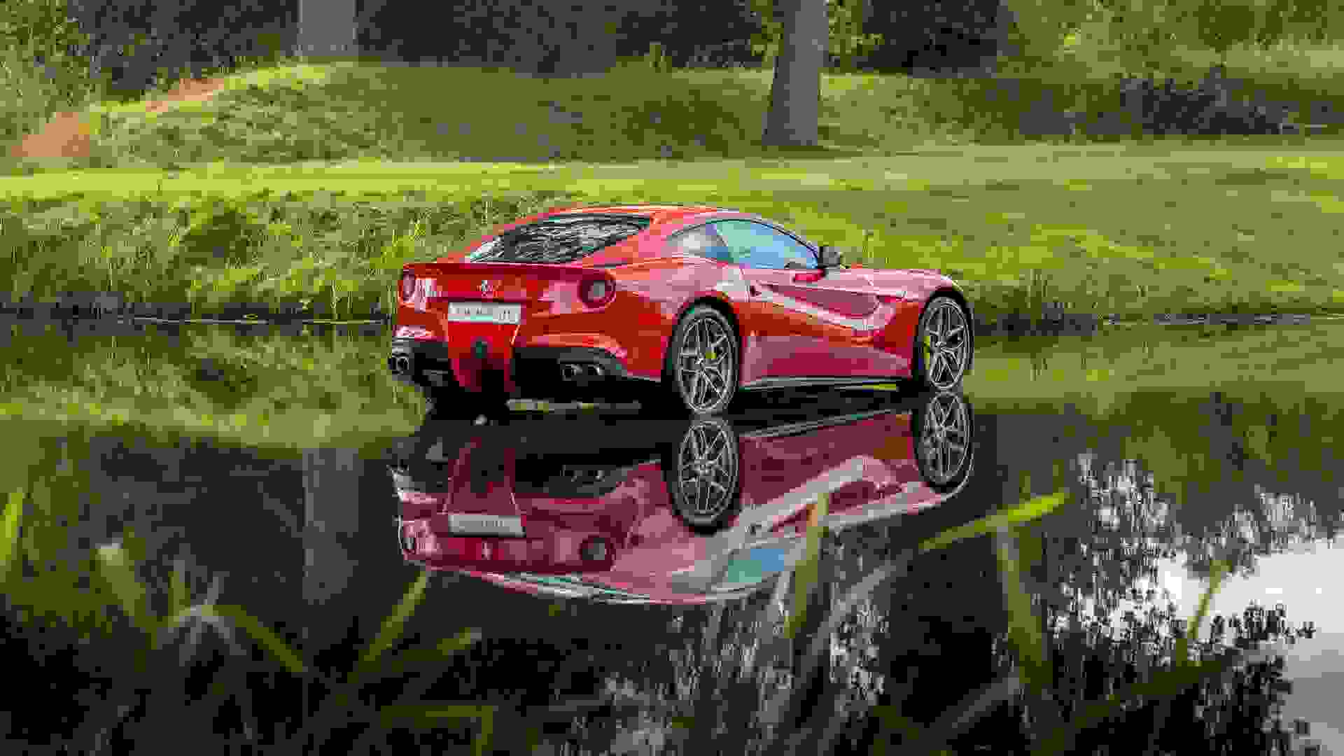 Ferrari F12 Photo 2f16fd92-c5d5-4104-b51b-98a034532f71.jpg