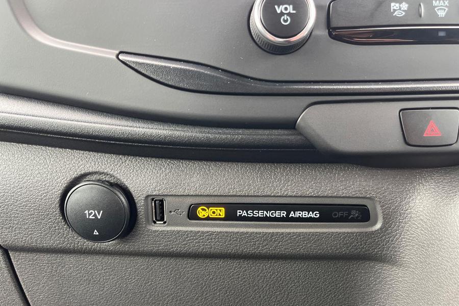Ford TRANSIT Photo 2f2a5505-ced4-443d-9d2d-21ec0c4ec112.jpg