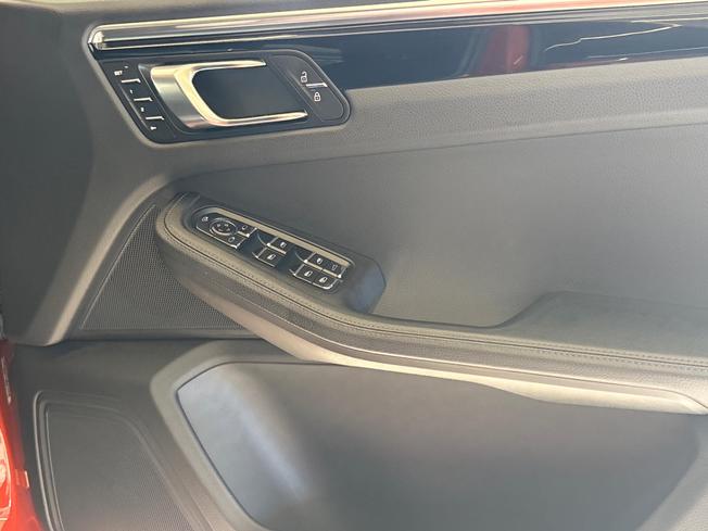 PORSCHE Macan Photo 20