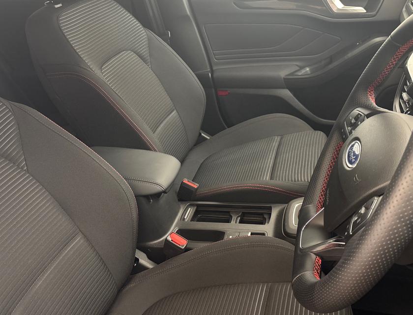 Ford Focus Photo 2f4212fd-c0d5-4263-935f-d0e0e6652b39.jpg