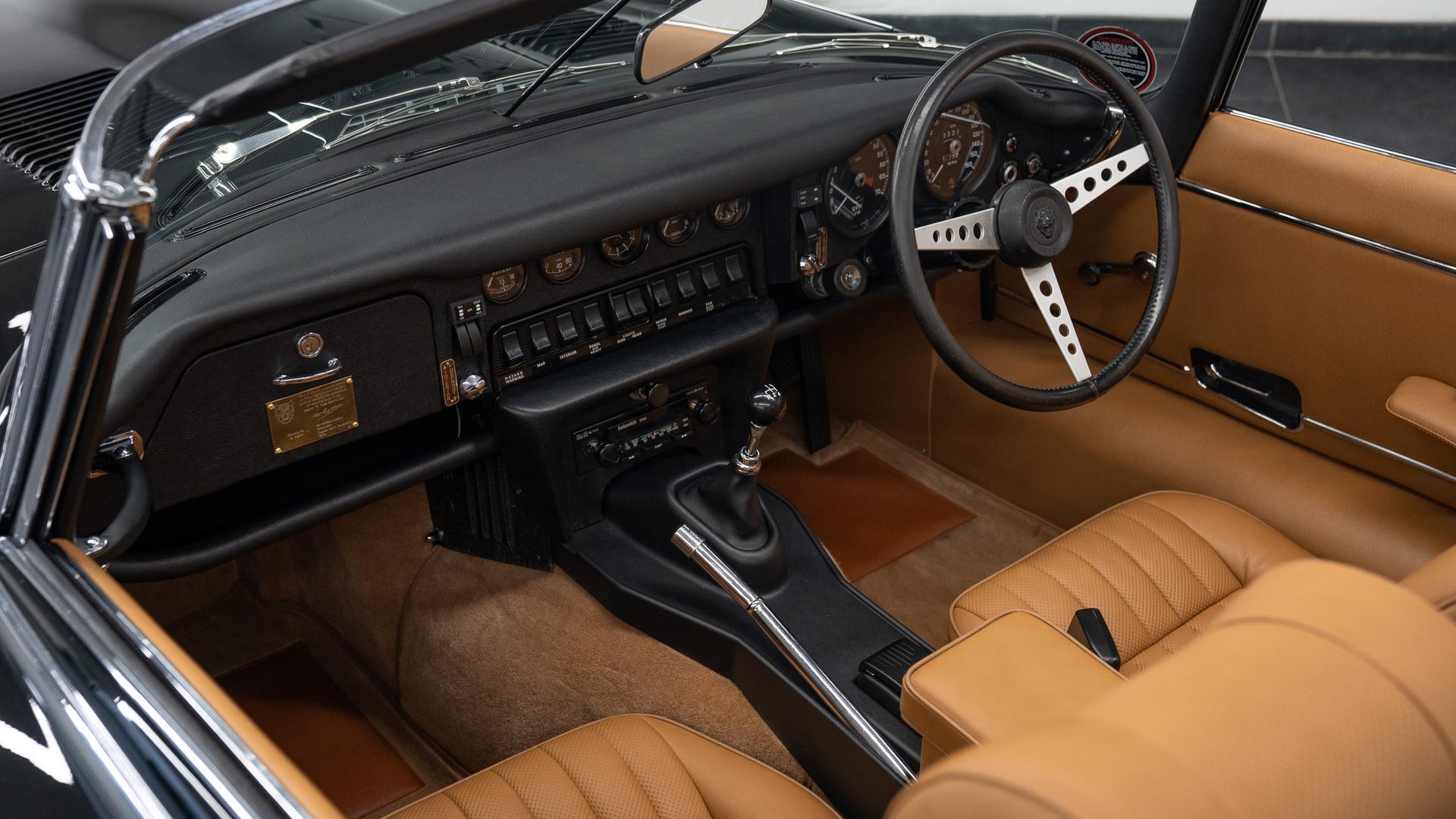 Jaguar E-Type Series III V12 Photo 2f484ba7-6030-4c9a-91ef-335909b4e502.jpg