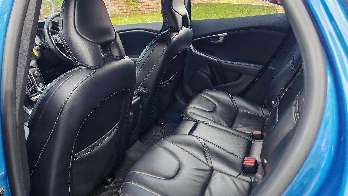 Used Volvo V40 RX66YXR 18