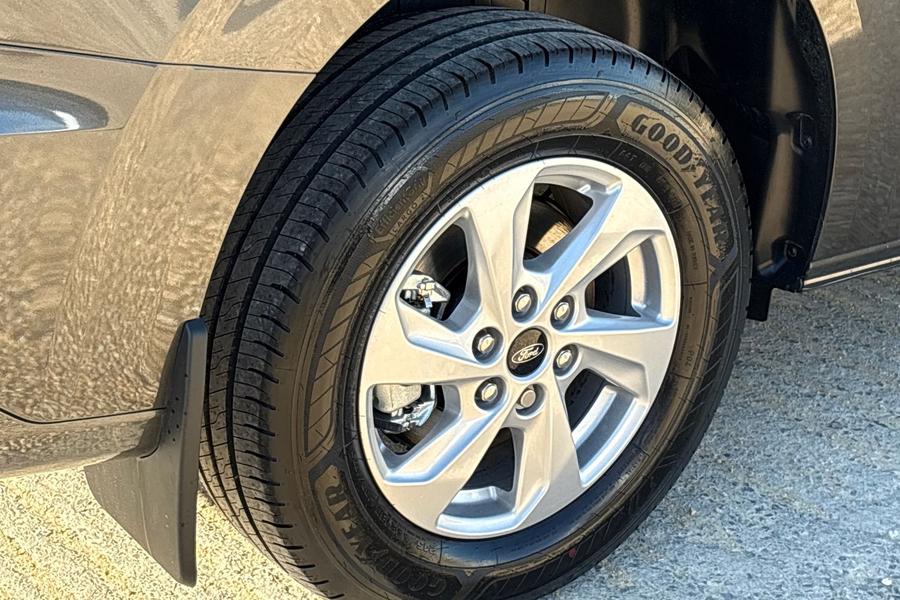 Ford E-TRANSIT CUSTOM Photo 2f62056d-fb98-4a83-a301-55883ad08f9d.jpg