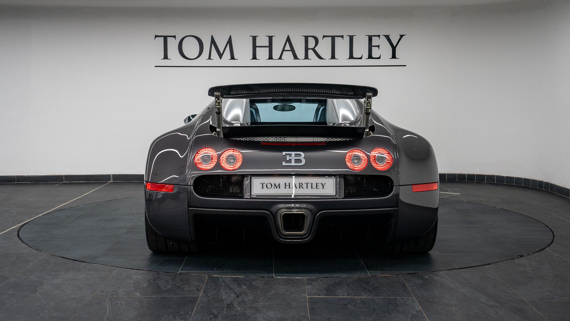 Bugatti Veyron Photo 2fa0c7b3-8768-4b0e-b59e-1af6c95f4ca3.jpg