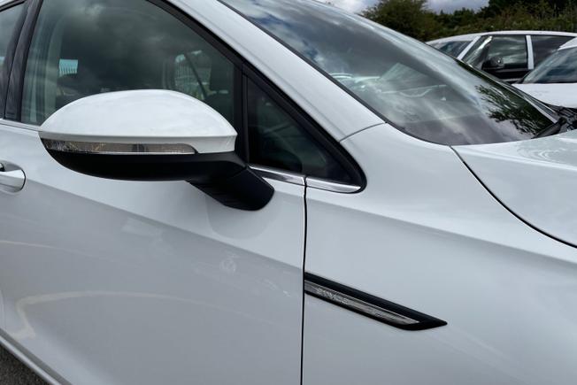 VOLKSWAGEN Golf Photo 11