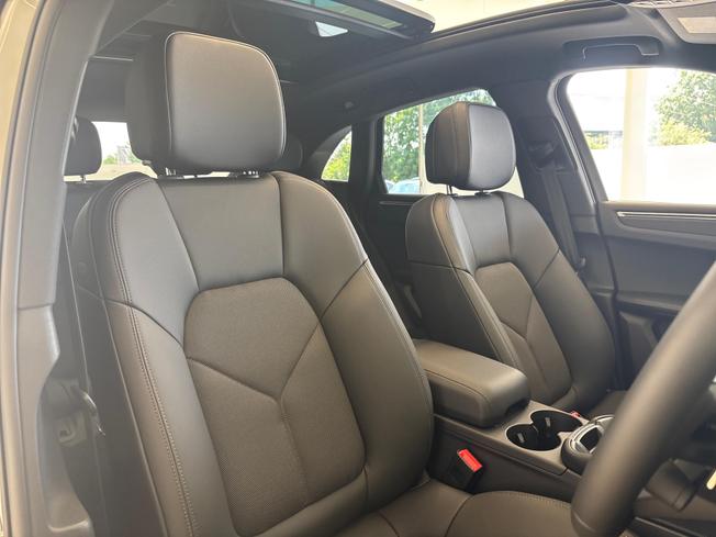 PORSCHE Macan Photo 14