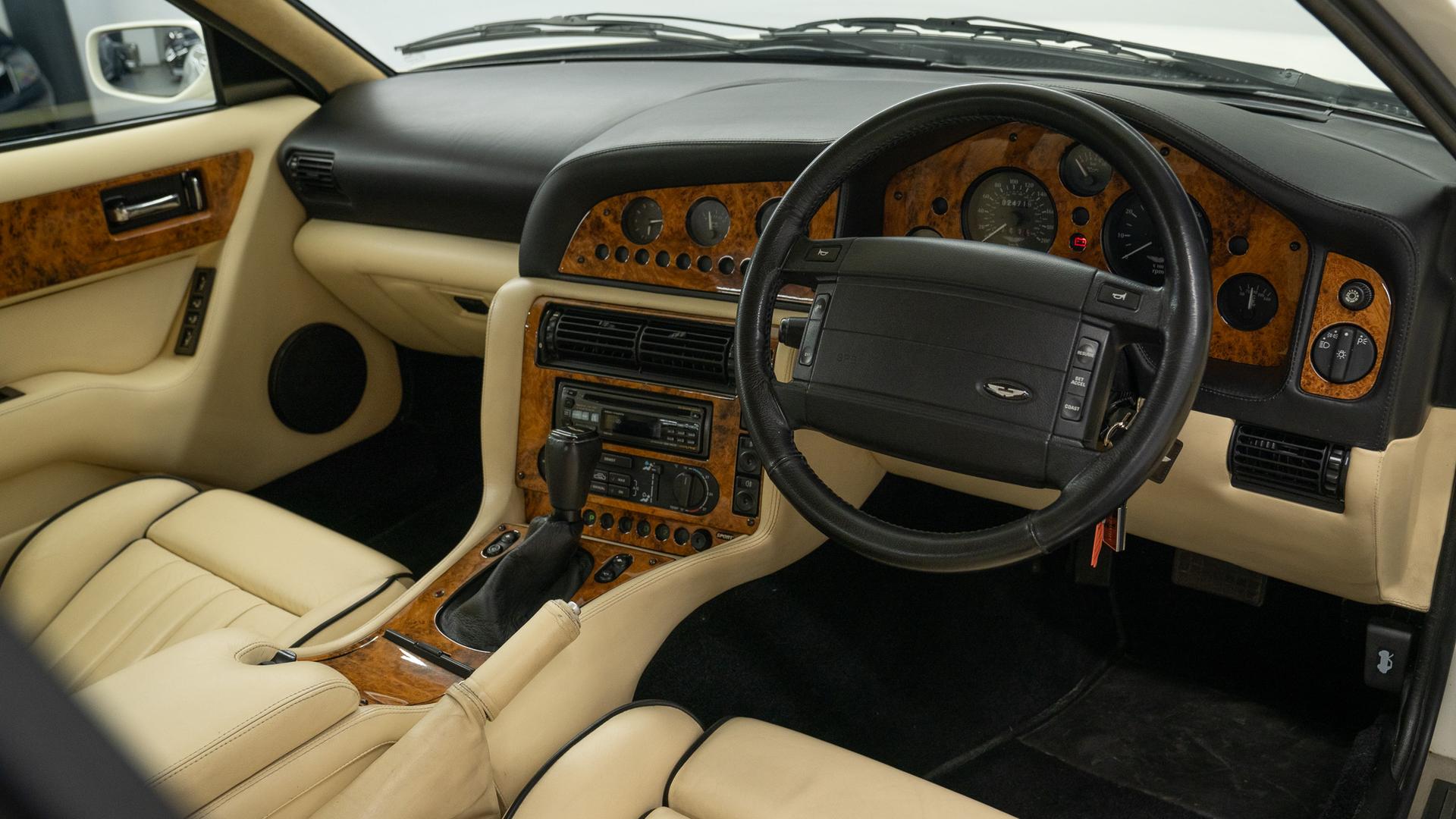 Aston Martin V8 Photo 2fbab327-fd62-415b-92d2-6cbe608ecd5d.jpg