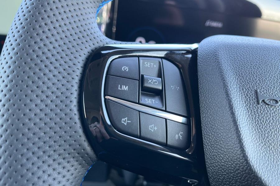 Ford TRANSIT CUSTOM Photo 2fbbb4e6-69c2-441d-be07-5da1b7d6cfa0.jpg