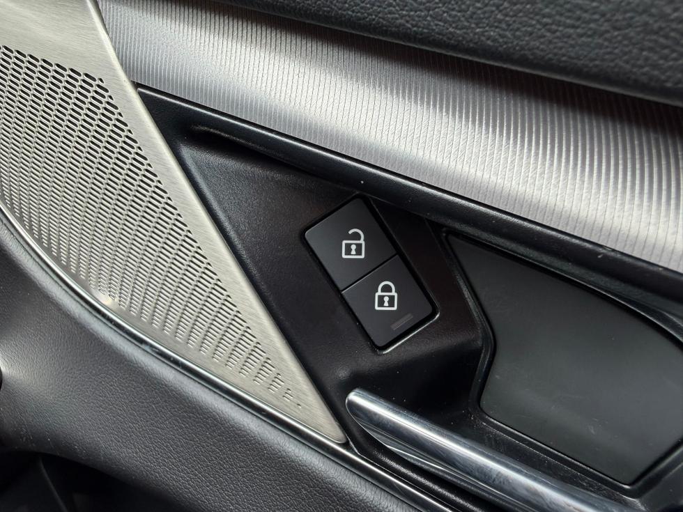 Jaguar F-PACE Photo 2fbc93ca-78ba-4947-82ea-71d7c04235db.JPEG