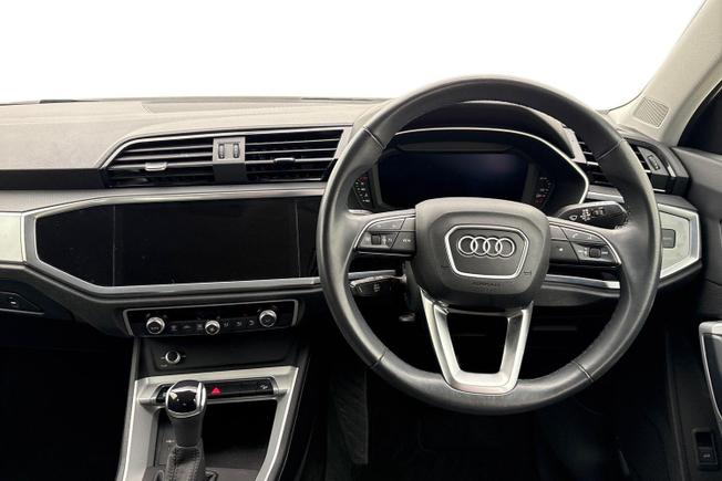 AUDI Q3 Photo 11