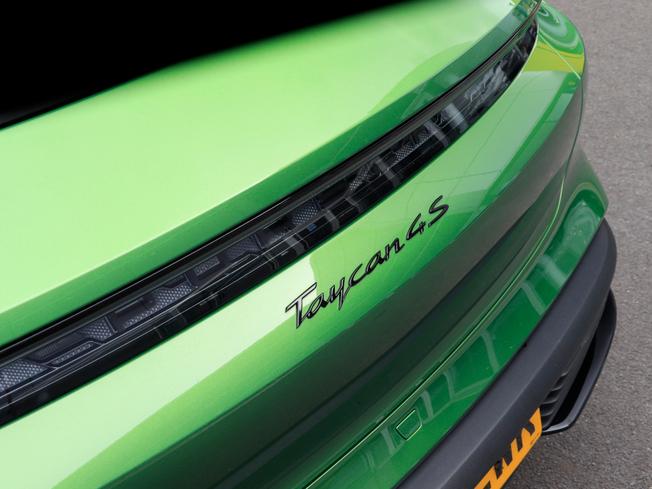 PORSCHE Taycan Photo 19