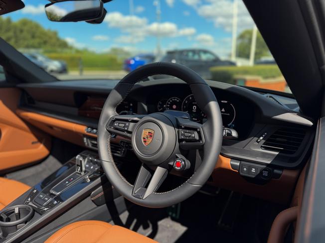 PORSCHE 911 Photo 7