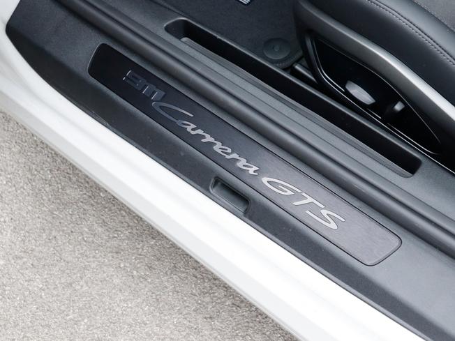 PORSCHE 911 Photo 26