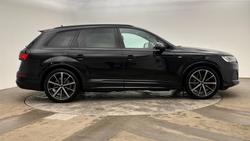 AUDI Q7 Photo 4