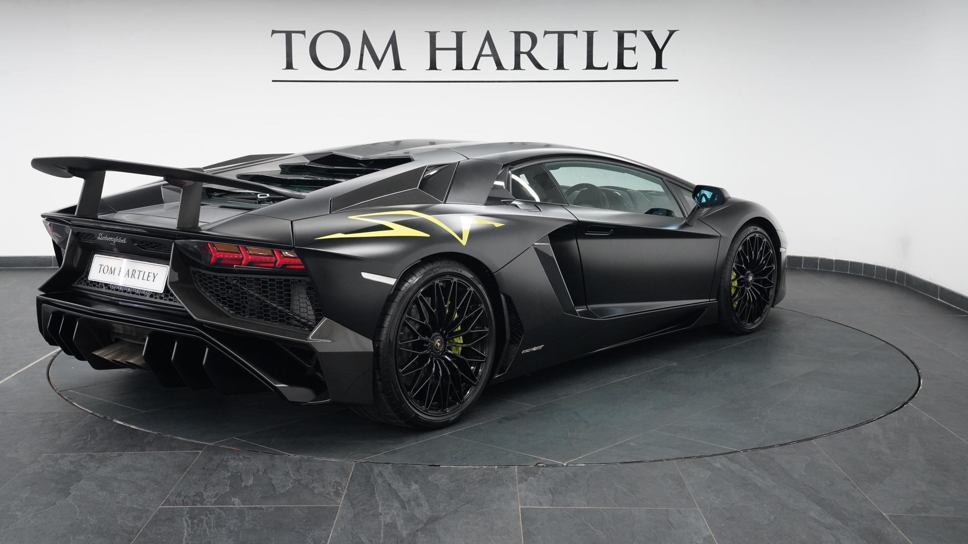 LAMBORGHINI Aventador Photo 3039cf08-f5e4-4d55-bcee-11275c0ec4d4.jpg