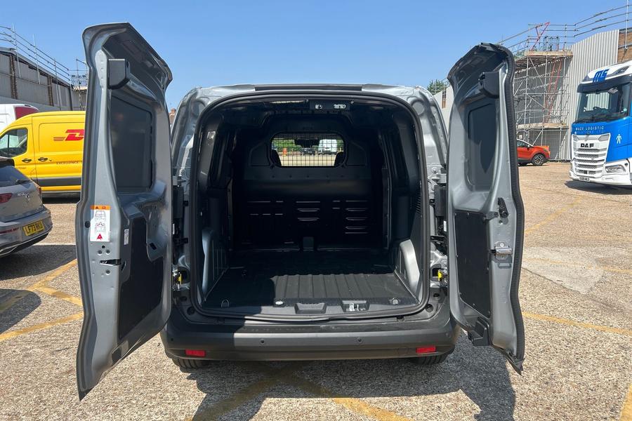Ford E-TRANSIT COURIER Photo 30529df8-1666-416b-9931-81864bcc53bb.jpg