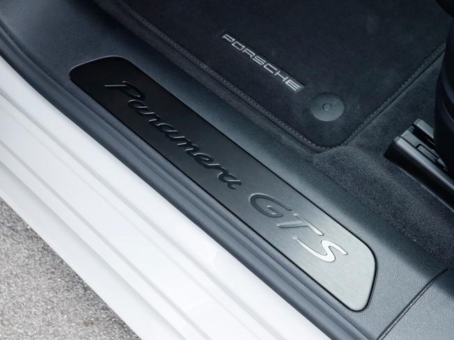 PORSCHE Panamera Photo 32