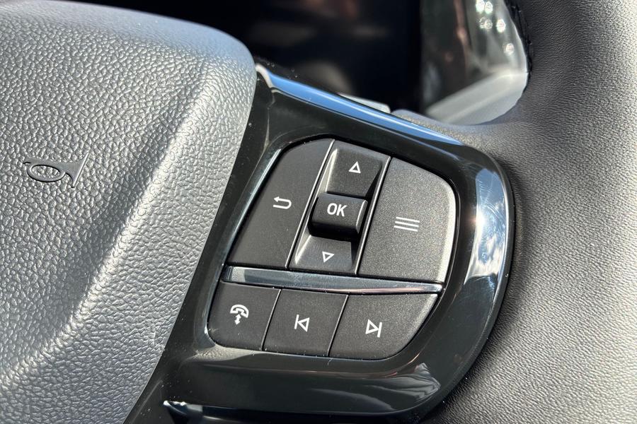 Ford TRANSIT CUSTOM Photo 307ae65c-0f99-40a6-ac84-47793101db28.jpg