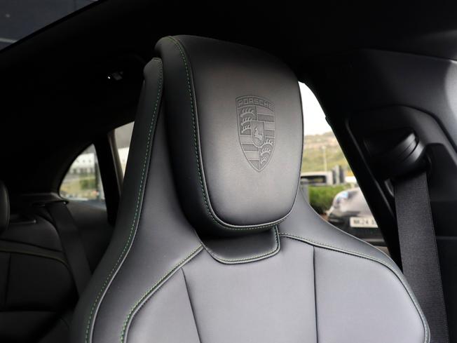 PORSCHE Taycan Photo 21