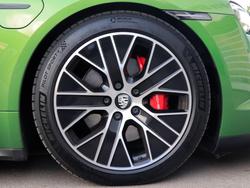 PORSCHE Taycan Photo 4