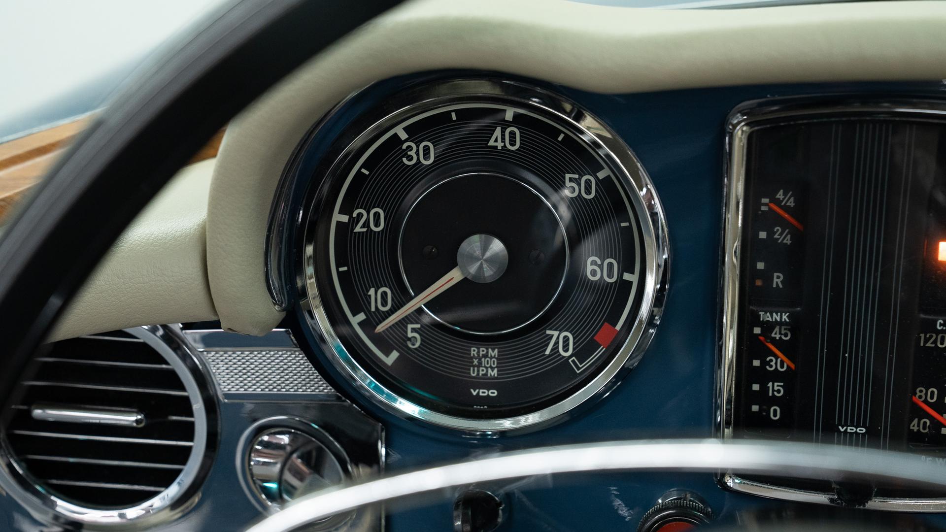 Mercedes-Benz 280 SL Photo 30b22546-4101-45dc-978b-1b3d86581a01.jpg