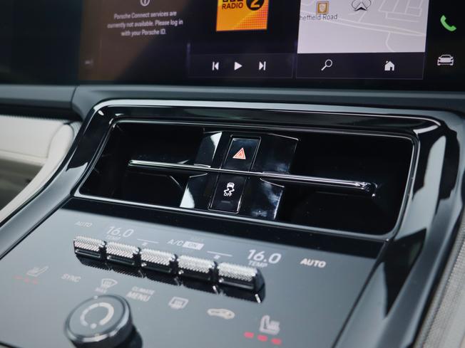 PORSCHE Panamera Photo 37