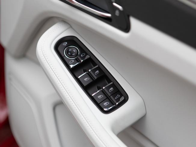 PORSCHE Macan Photo 26