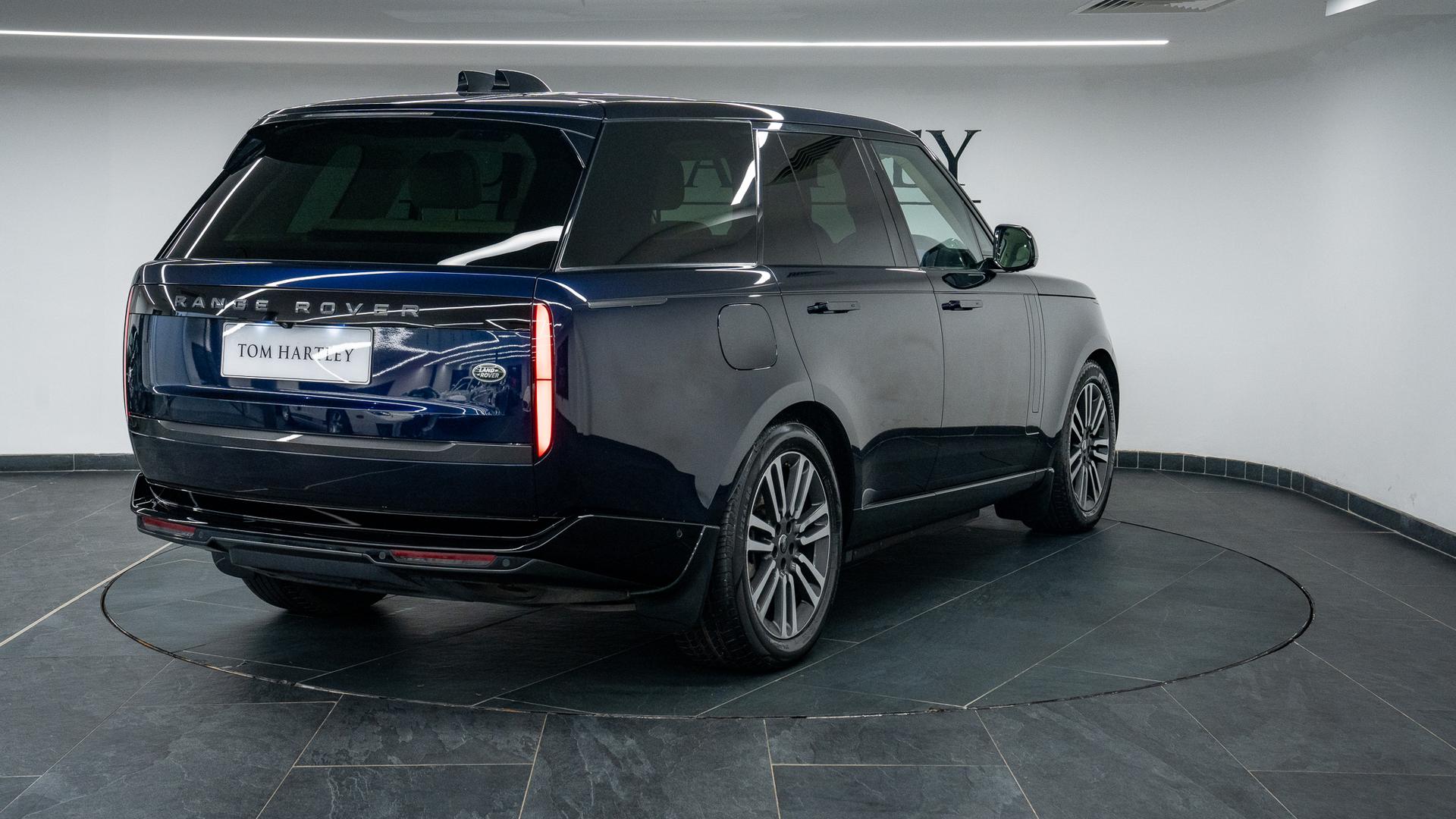 Land Rover Range Rover Photo 30c9e89c-8ecc-410a-835f-e86671dc835c.jpg