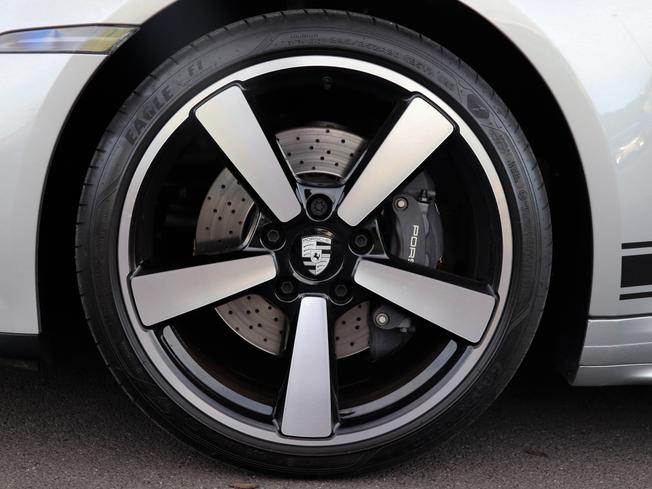 PORSCHE 911 Photo 4