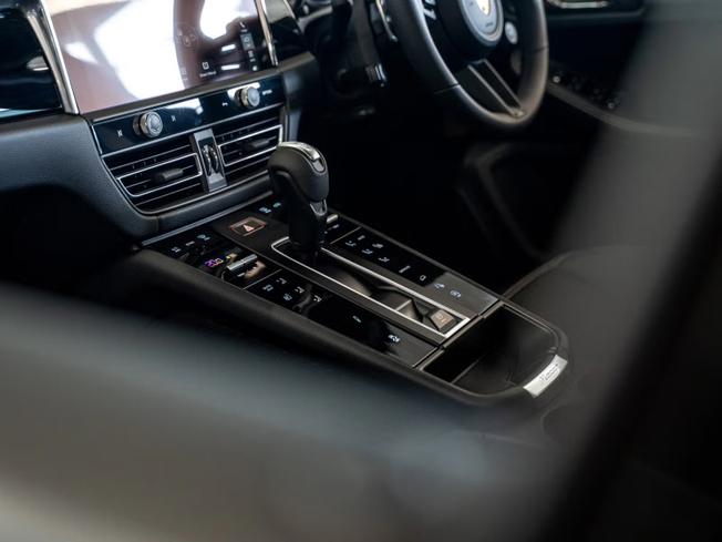 PORSCHE Macan Photo 25