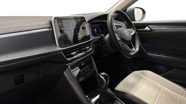 Volkswagen T-Roc Photo 2