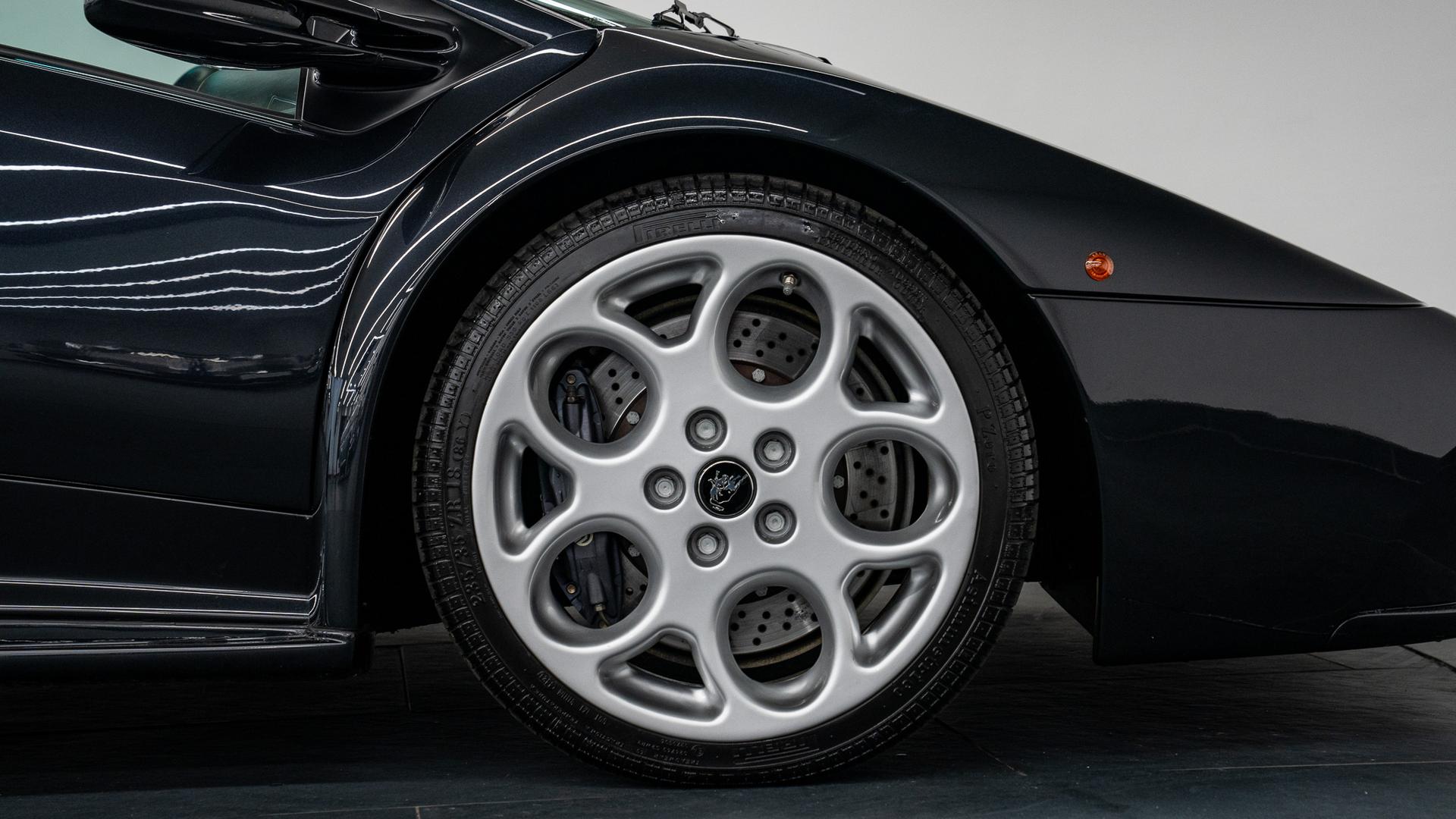 LAMBORGHINI Diablo Photo 31152271-ec1f-48bd-8a38-9cf6e990225c.jpg