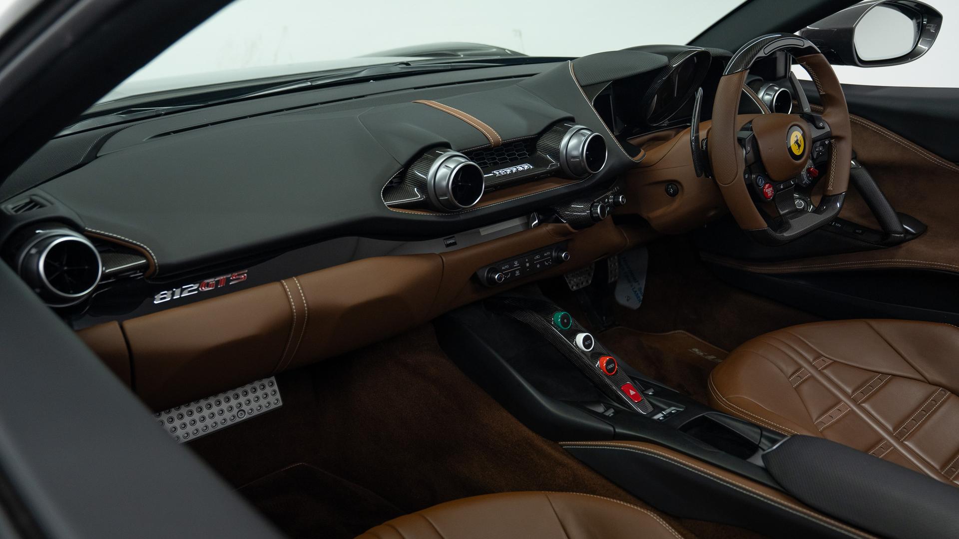 Ferrari 812 Photo 3119f5a6-c1ec-4a97-9df7-5025e08887ce.jpg