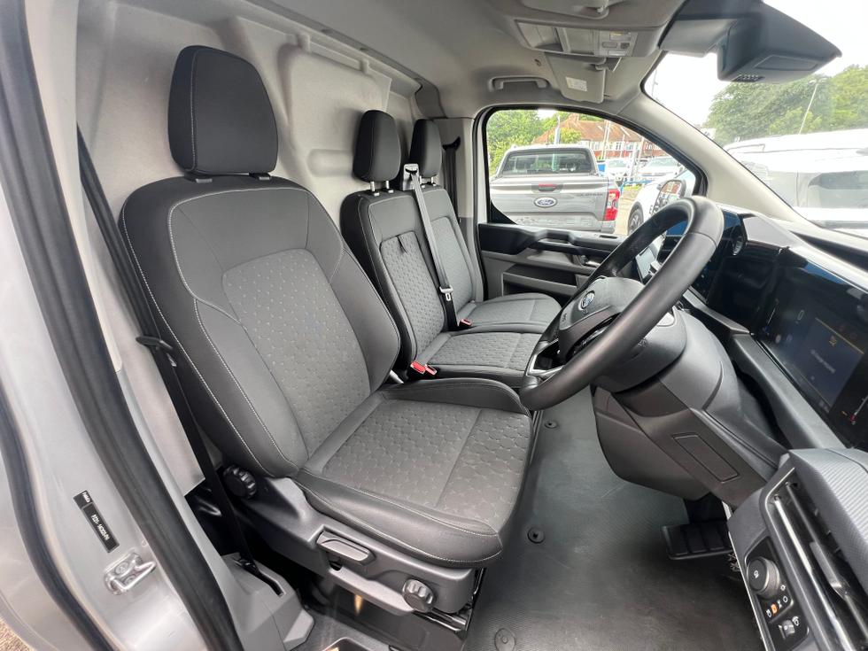 Ford Transit Custom Photo 312bb0e4-20f9-4d32-9e57-5c6c6d592d24.jpeg