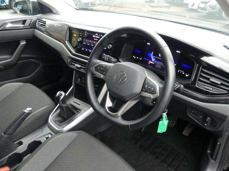 Volkswagen Polo Photo 31570618-5480-4d3b-beee-03eb8f0661af.jpg