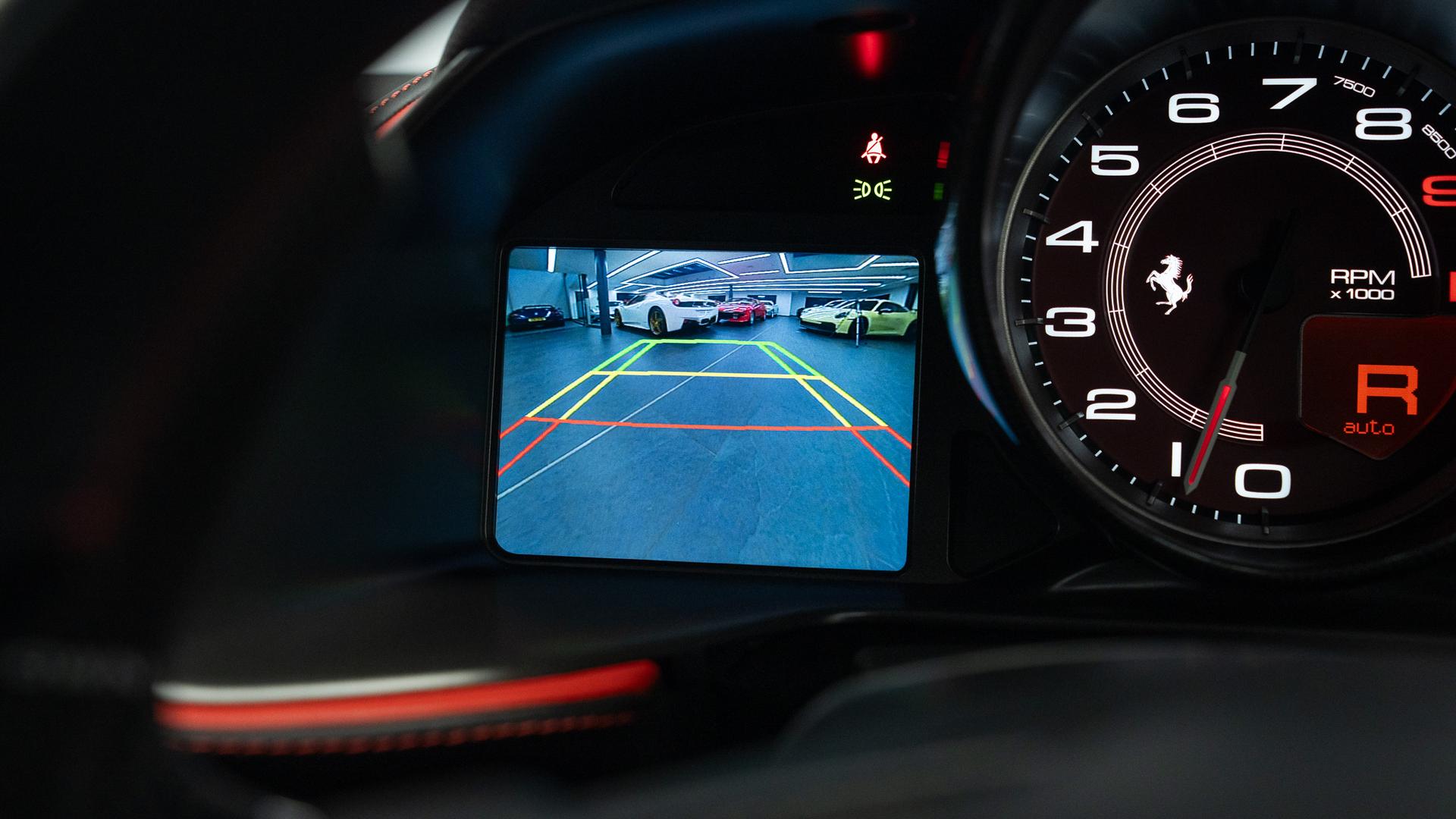 Ferrari 812 Photo 31645a19-a413-420b-bade-95e6e90ea88b.jpg