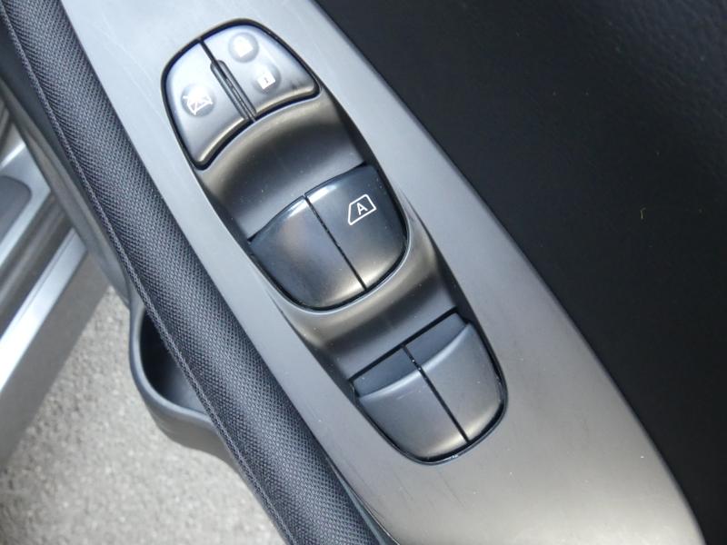 Nissan Leaf Photo 3176050e-1656-4cd1-83db-f1834ea55ba9.jpg