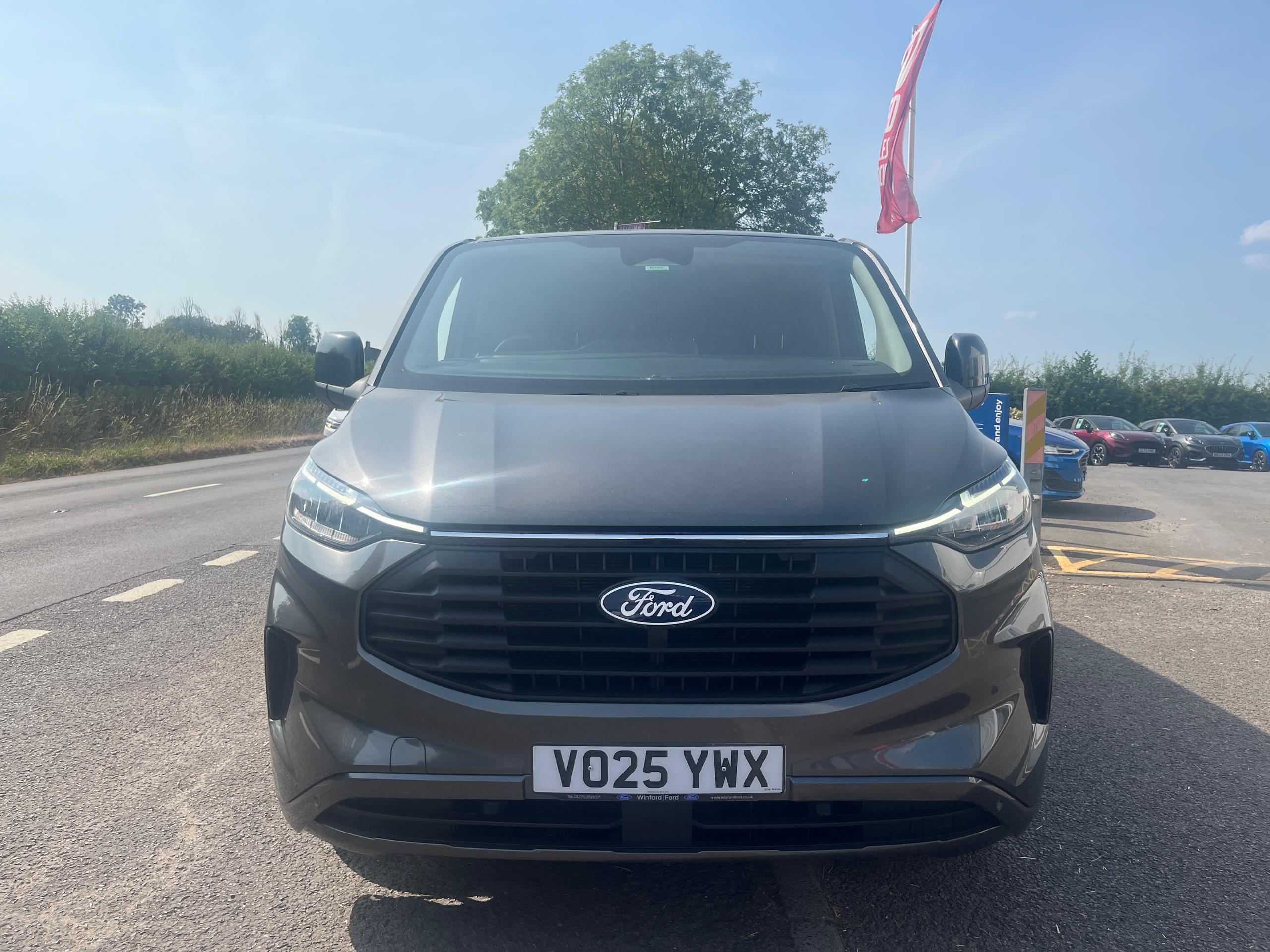 Used Ford TRANSIT CUSTOM VO25YWX 2